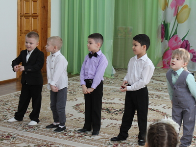 Мальчики на утреннике